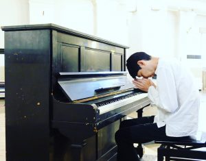 被爆ピアノの演奏
