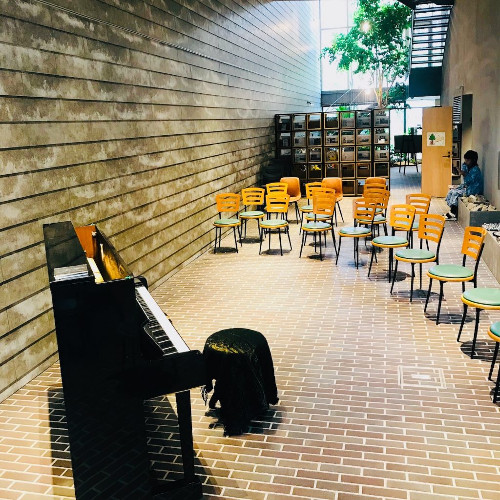 会場